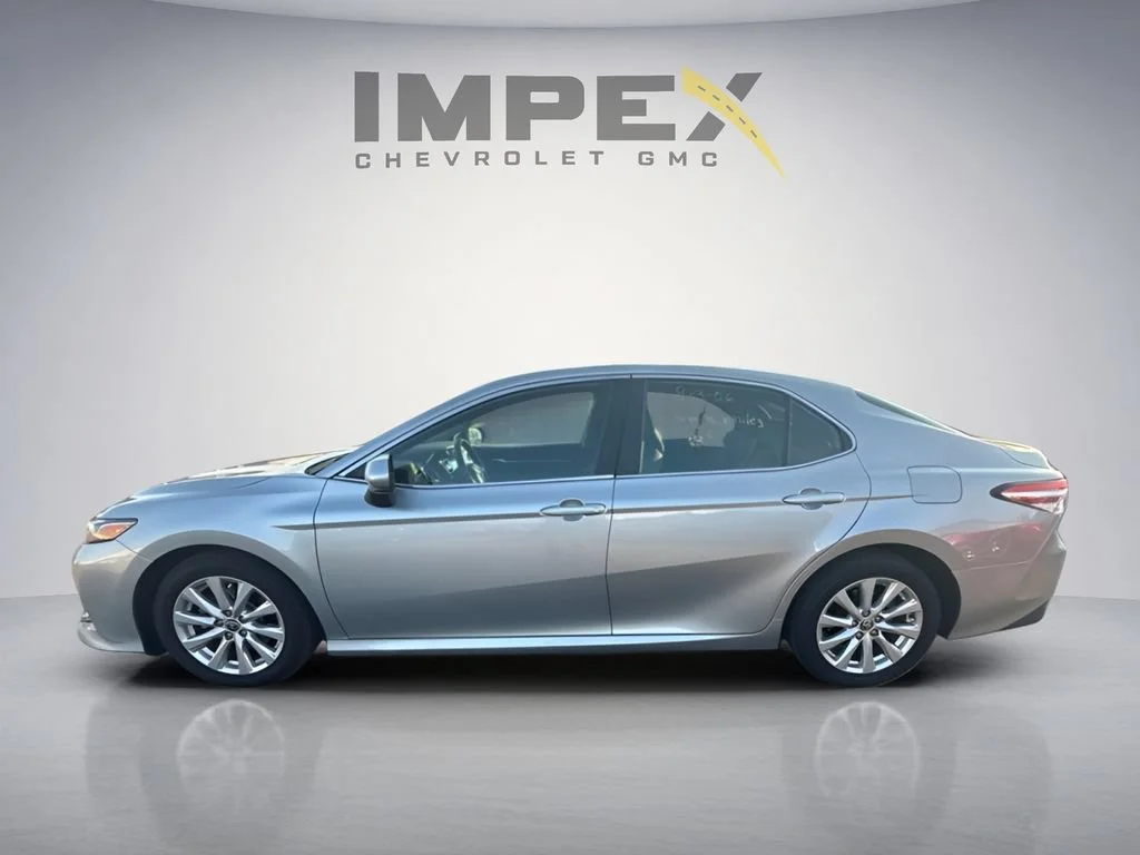 Used 2020  Toyota LE image 2