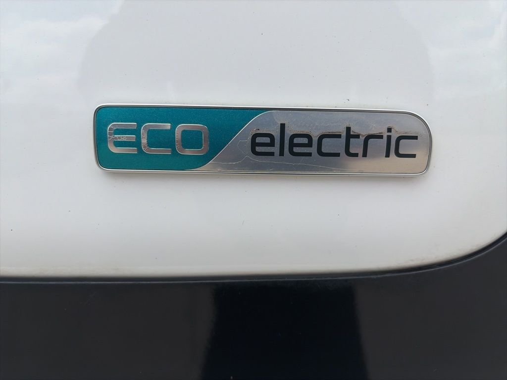 Used 2017 White Kia Base image 6