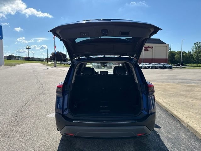 Used 2021 Blue Nissan SL image 11