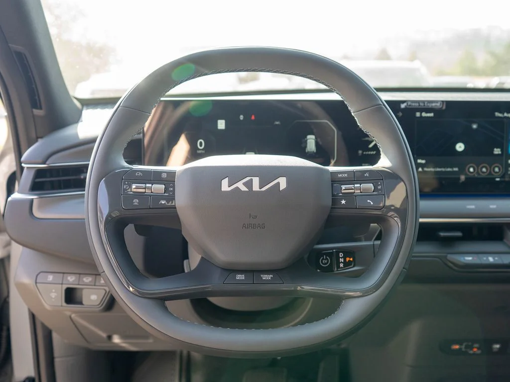 New 2026 Wolf Gray Kia Land AWD image 18