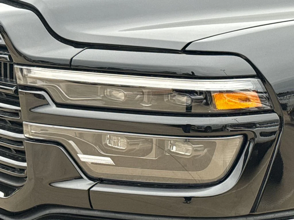 New 2026 Diamond Black Crystal Pearl-Coat Exterior Paint RAM Laramie image 4