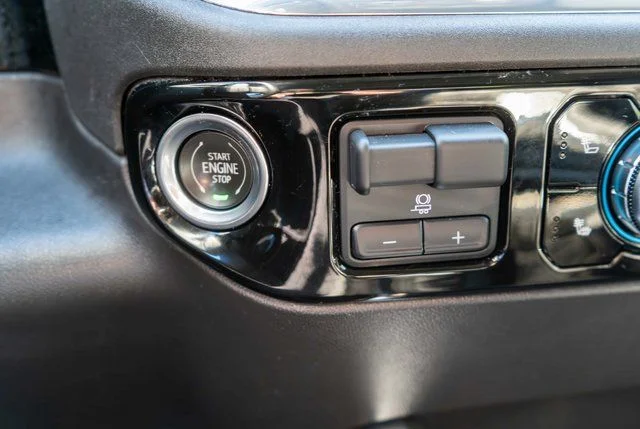 Used 2023 Blue GMC Elevation image 27