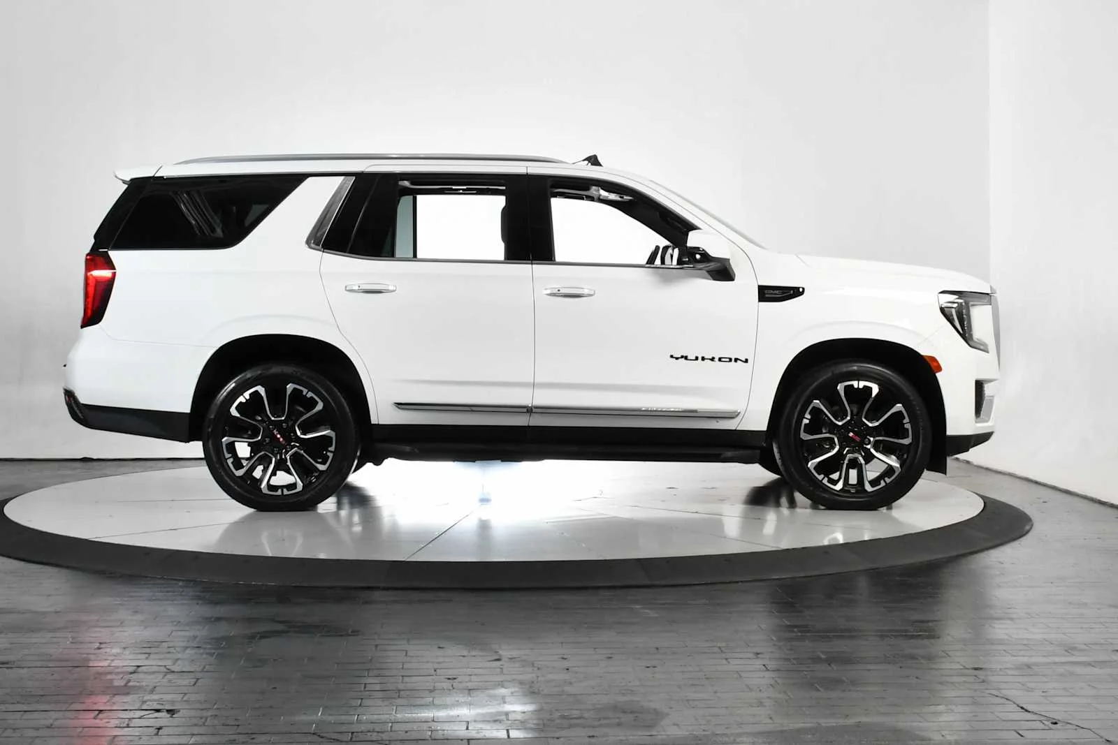 Used 2022 Summit White GMC SLT image 7