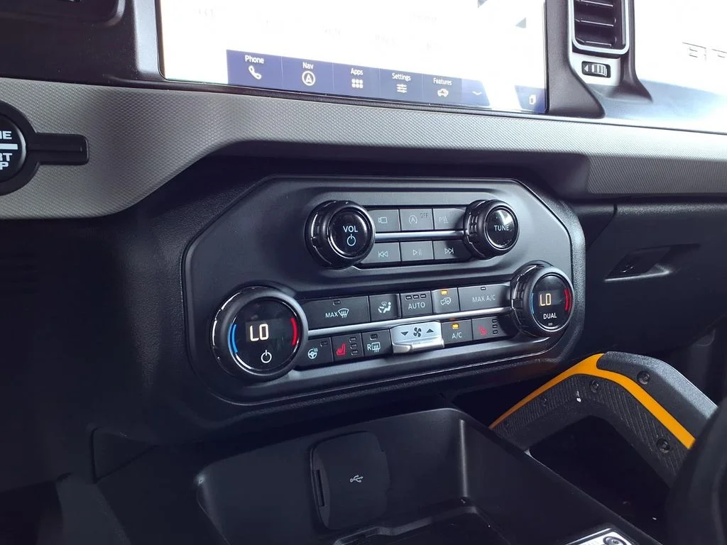 Used 2023 White Ford Badlands image 19