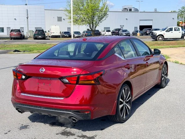 Used 2021 Scarlet Nissan 2.5 SR image 7