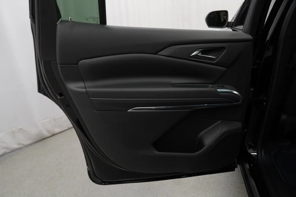 New 2027 Mosaic Black Metallic Chevrolet LT image 32