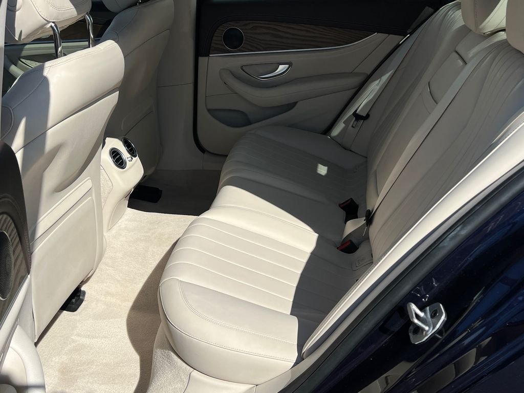 Used 2019  Mercedes-Benz E 300 image 25