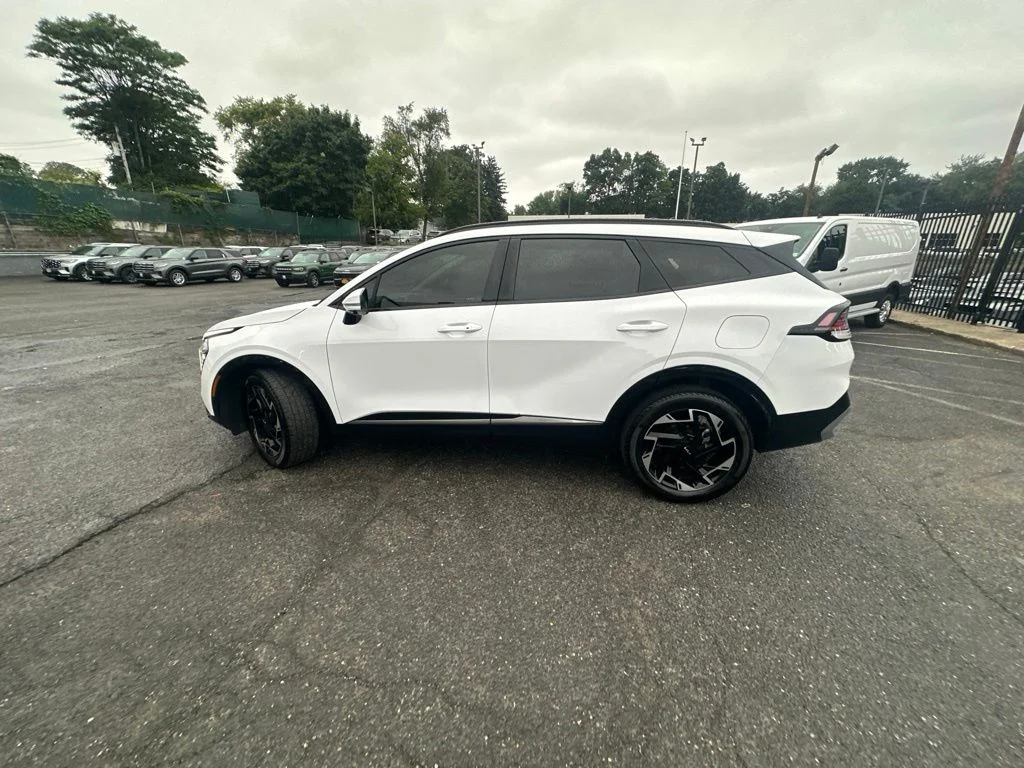 Used 2025 White Kia SX-Prestige image 3