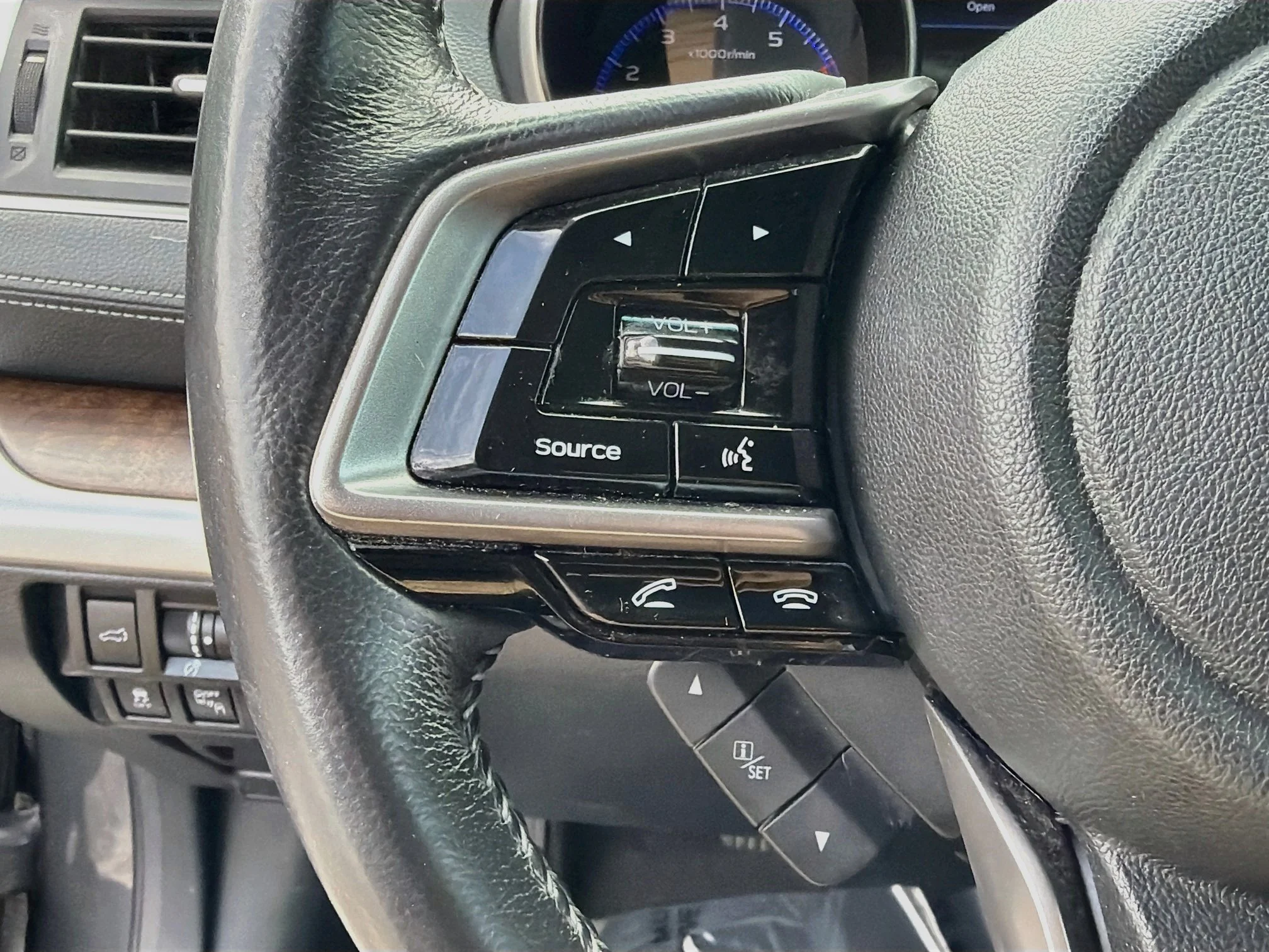 Used 2018 Magnetite Gray Metallic Subaru Limited image 35
