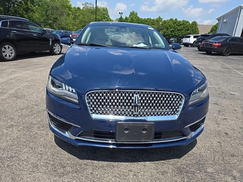 Used 2018 Blue Lincoln Reserve image 2