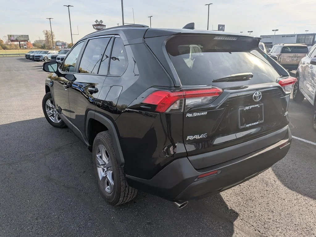Used 2025 Midnight Black Metallic Toyota XLE image 5