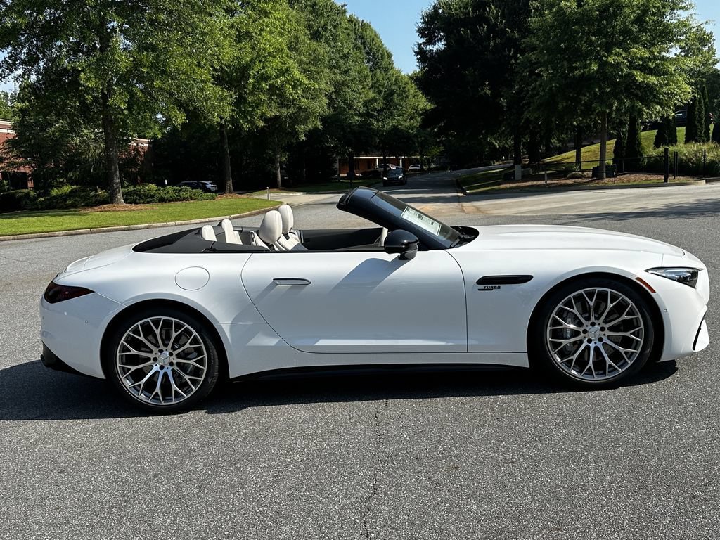 New 2026 MANUFAKTUR Moonlight White Metallic Mercedes-Benz AMG® SL 43 image 42