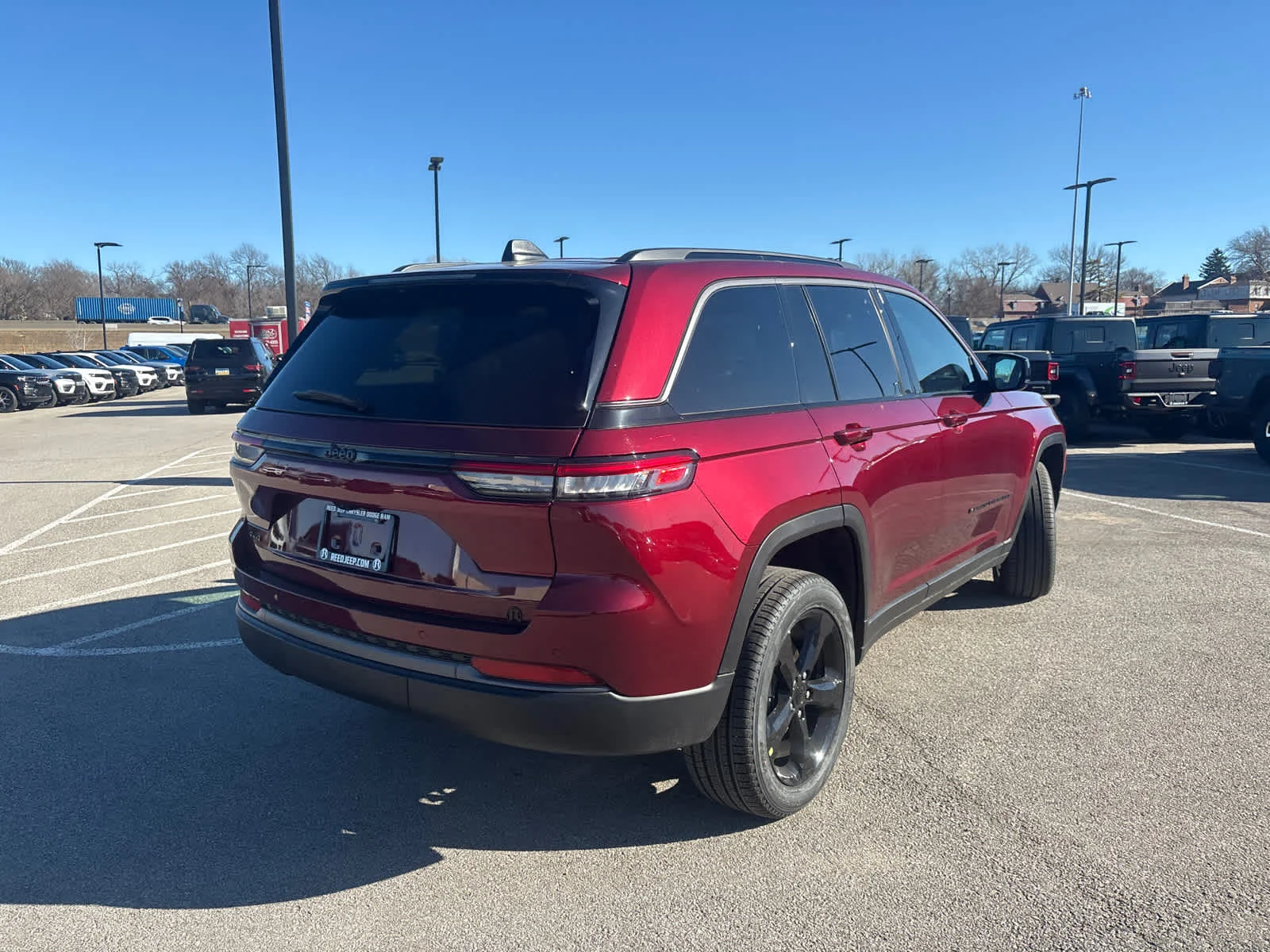 New 2026 Velvet Red Pearl-Coat Exterior Paint Jeep Limited image 9