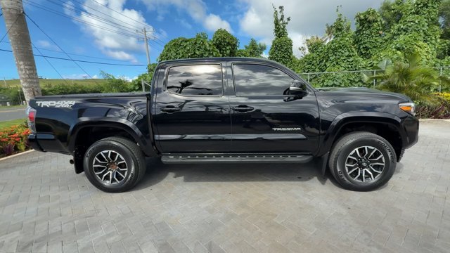 Used 2022  Toyota  image 3