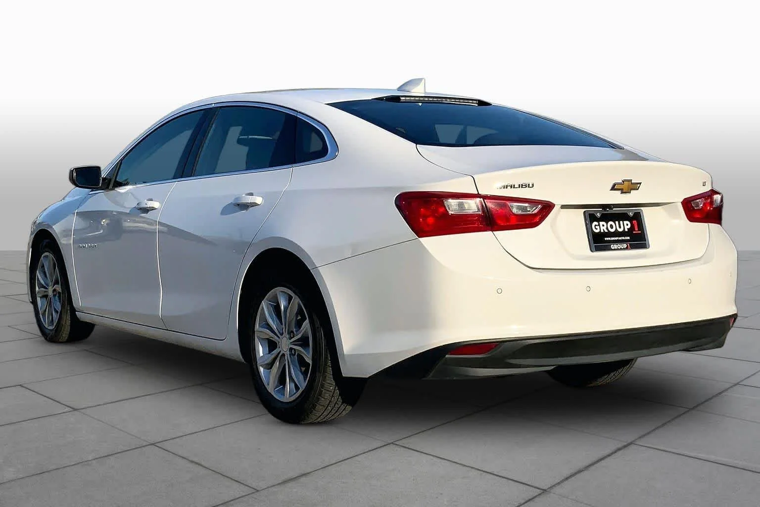 Used 2024 Summit White Chevrolet LT image 12