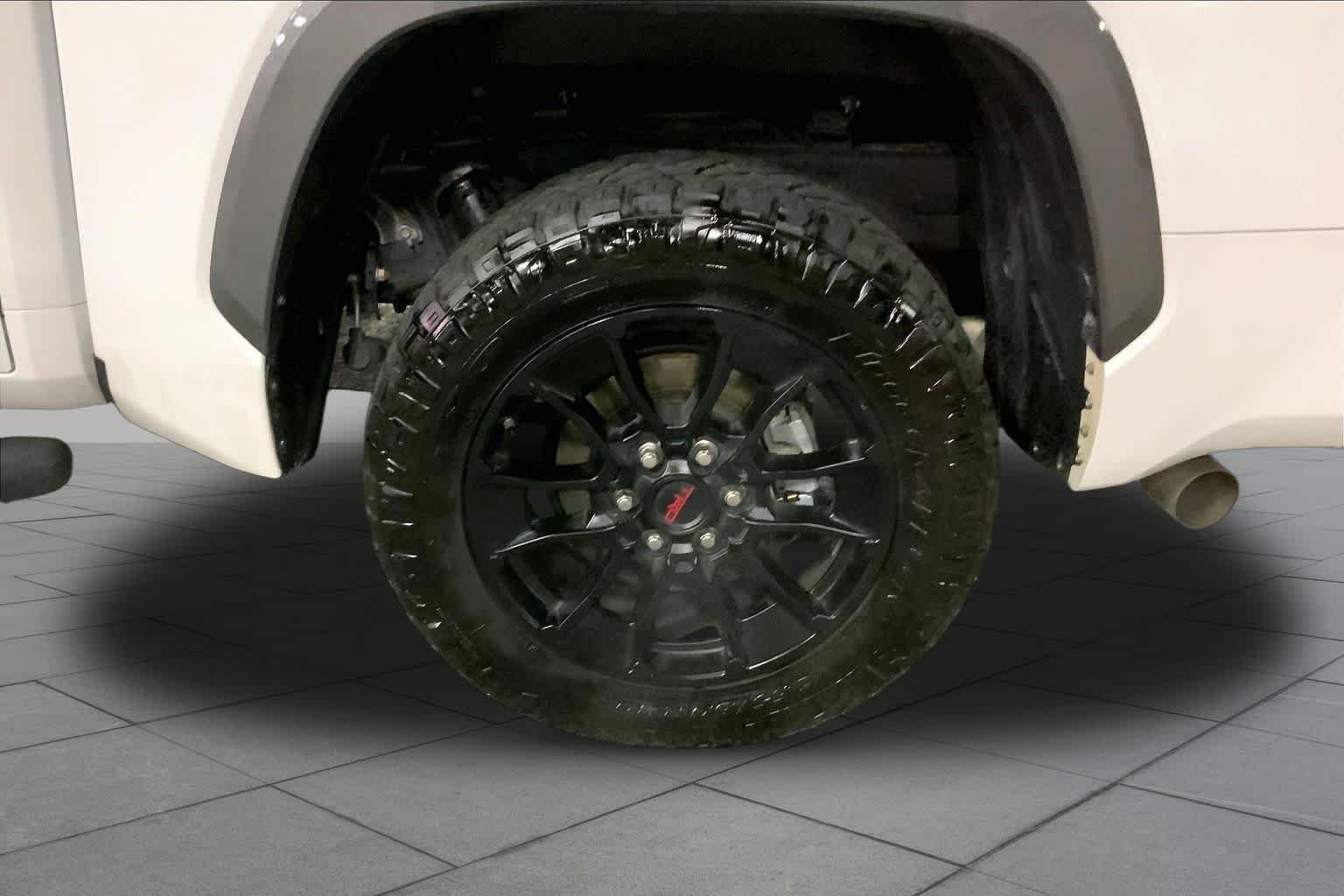 Used 2025 Wind Chill Pearl Toyota Limited image 10