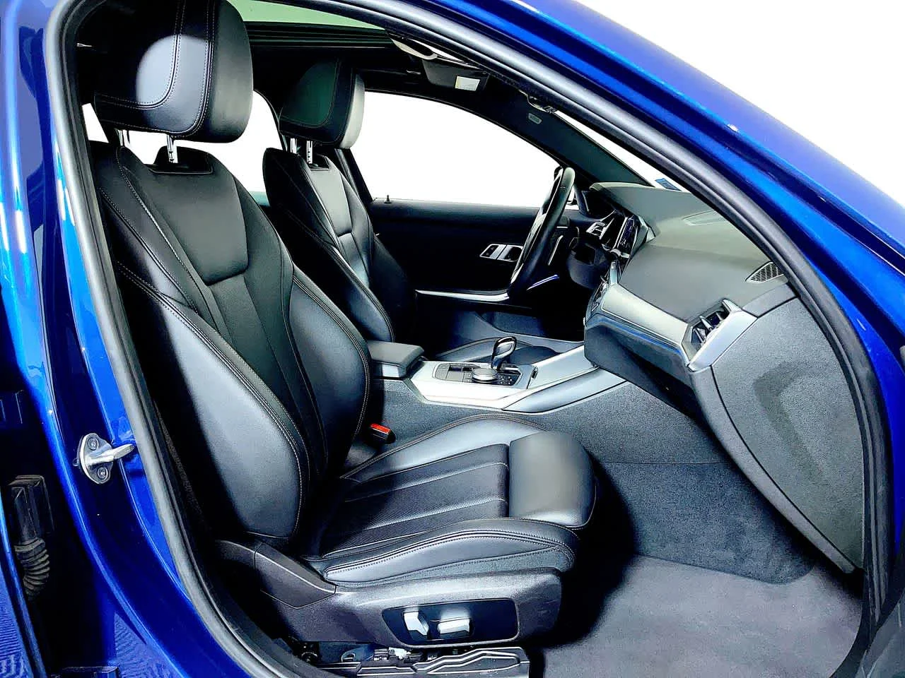 2022 BMW 3 Series 330i - Photo 17