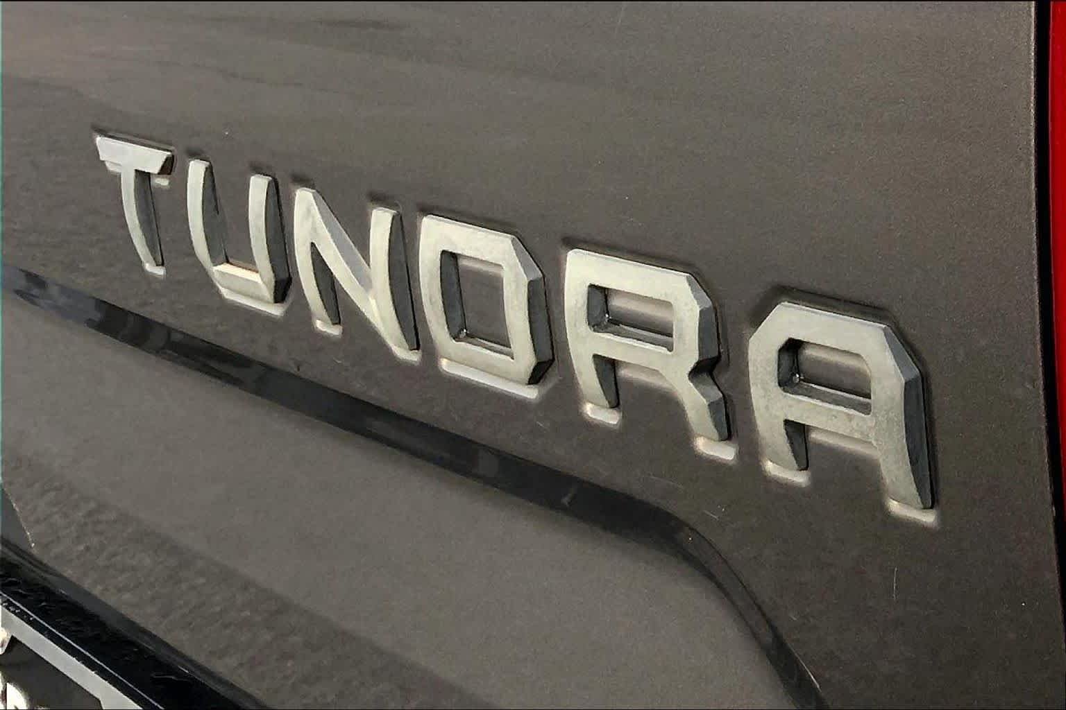 Used 2018 Magnetic Gray Metallic Toyota SR5 image 11