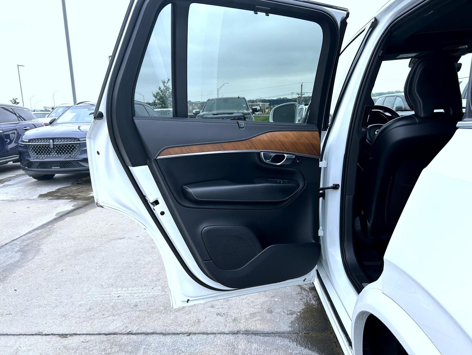 Used 2019 White Volvo T6 Inscription image 20