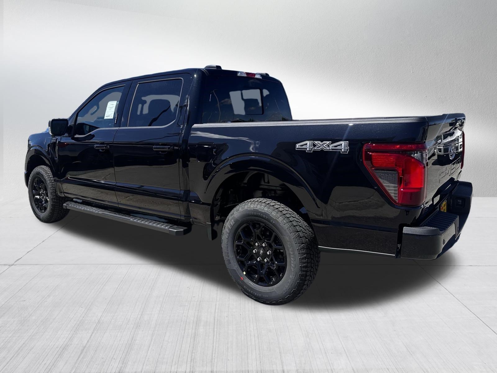 New 2026 Agate Black Metallic Ford XLT image 3