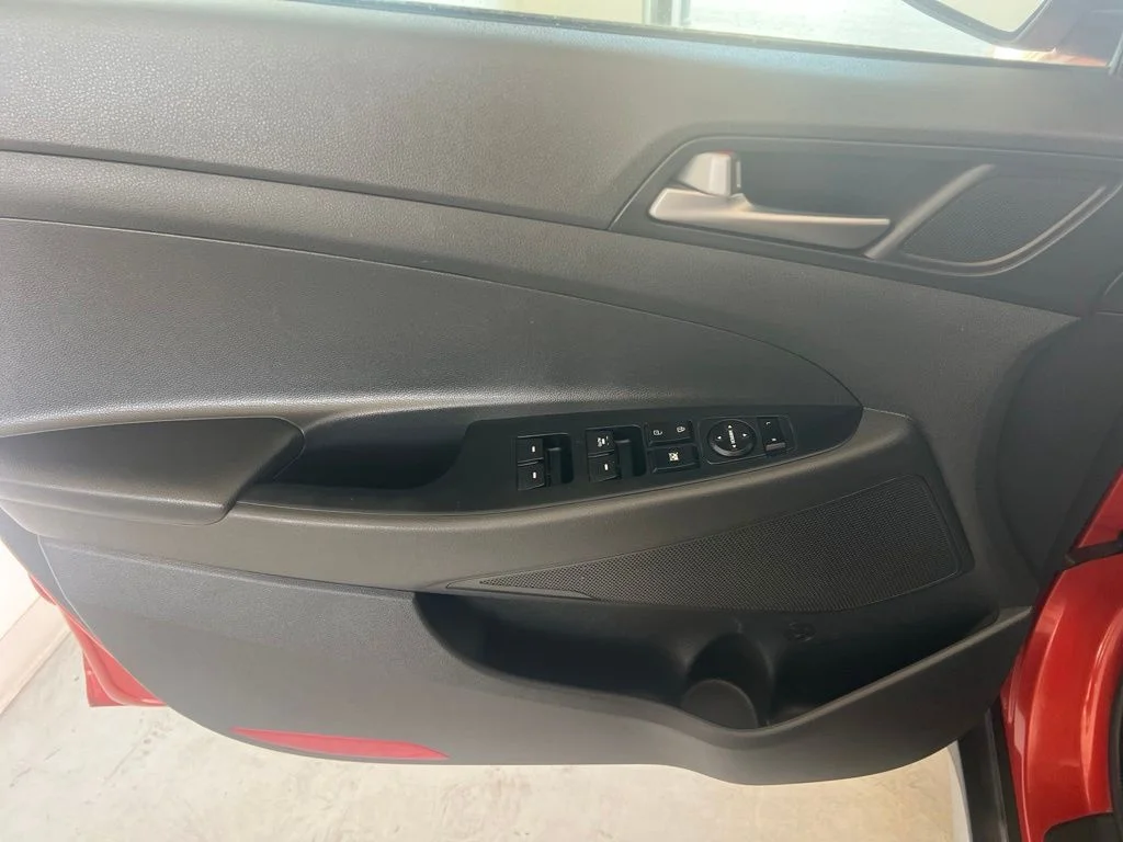 Used 2017 Sunset Hyundai SE image 13