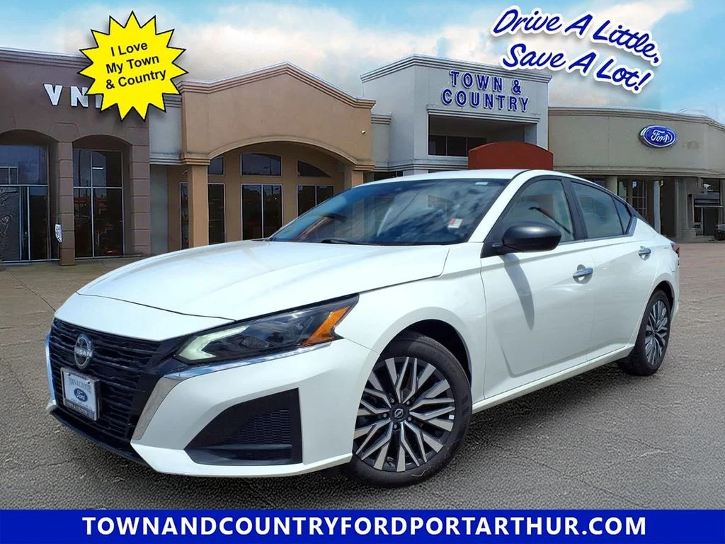 Used 2025 White Nissan 2.5 SV image 1