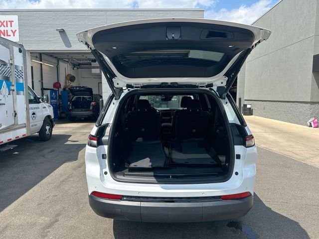 Used 2023 White Jeep Altitude image 26
