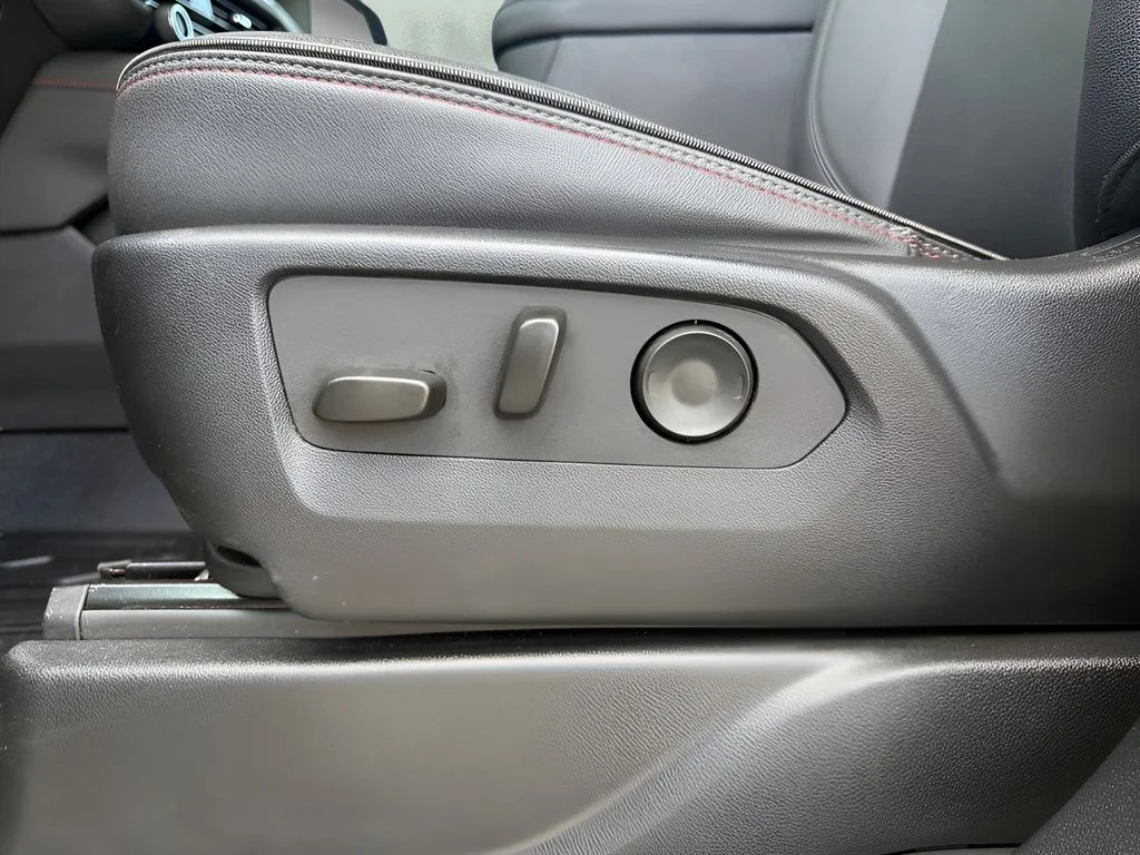 Used 2025  Chevrolet RST image 12