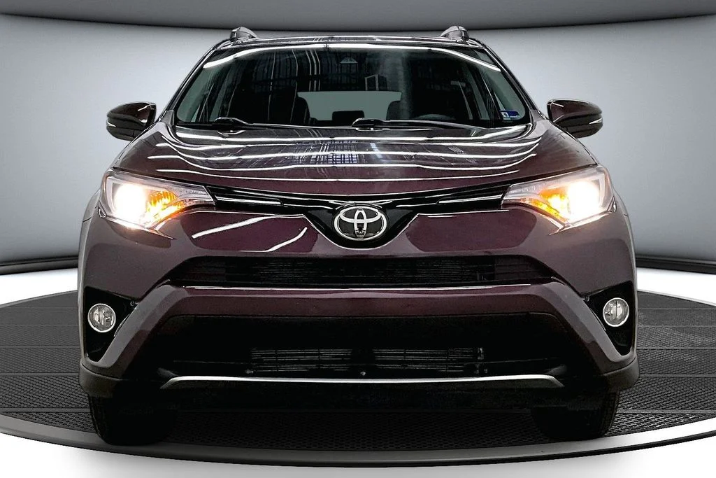 Used 2018 Black Toyota XLE image 2