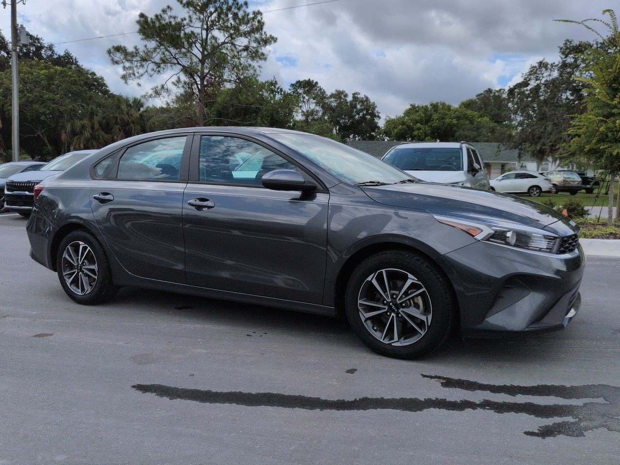 Used 2023 Gravity Gray Kia  image 1
