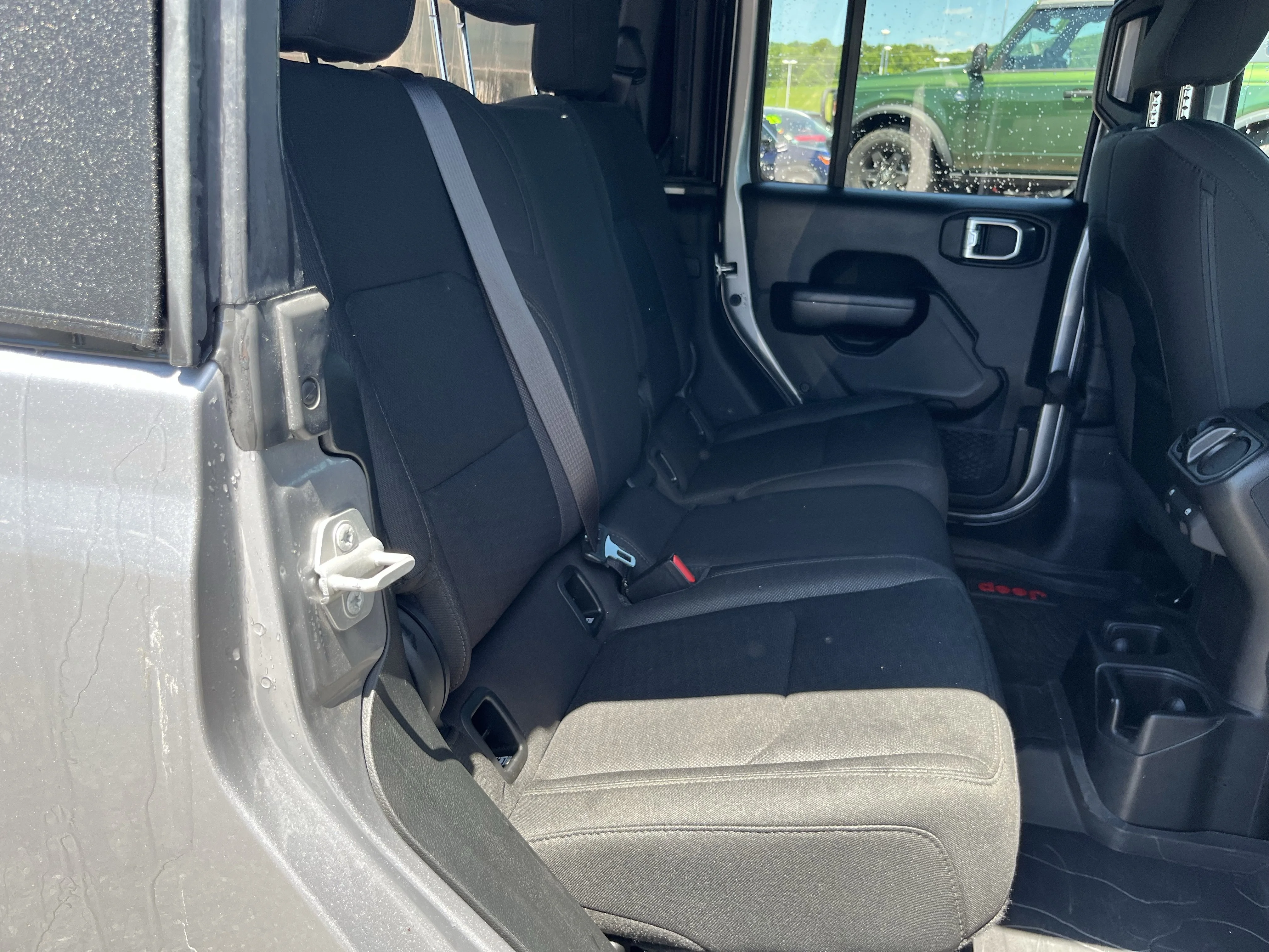 Used 2020 Billet Silver Metallic Jeep Sport image 4
