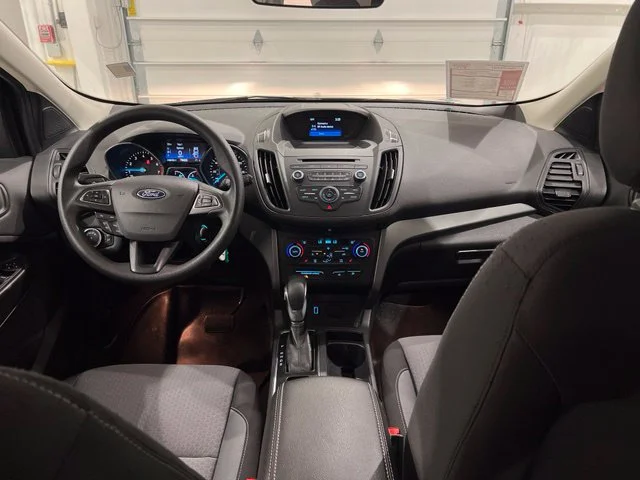 Used 2018 Blue Ford SE image 13