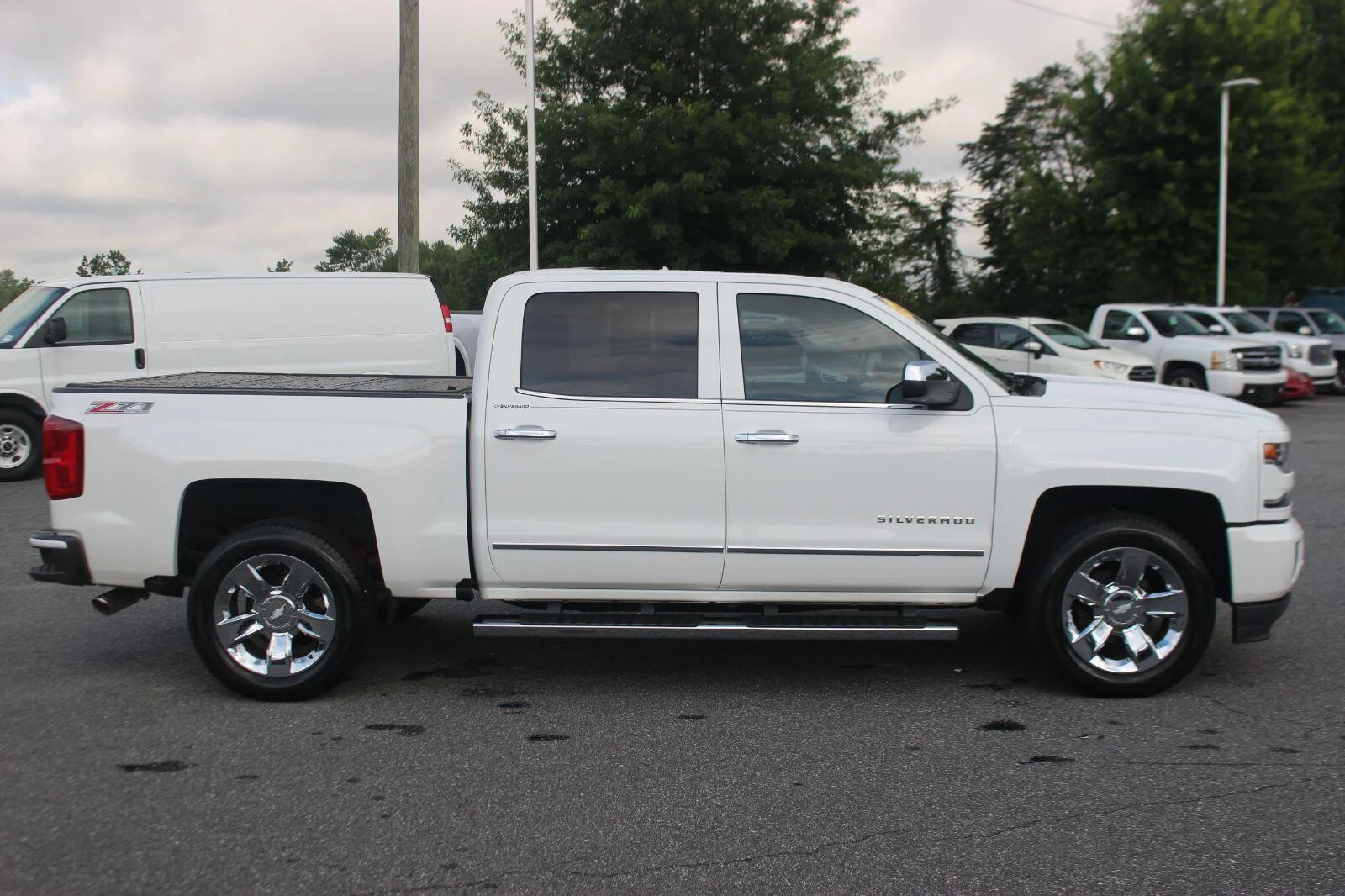 Used 2017 SUMMIT WHITE Chevrolet LTZ image 8