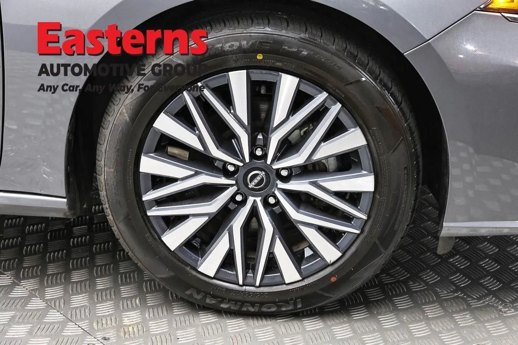 Used 2025 Gray Nissan 2.5 SV image 33