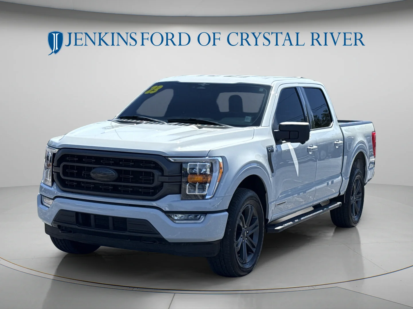 Used 2023 Avalanche Gray Ford XLT image 14