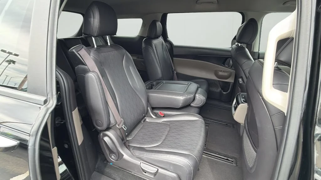 Used 2025 Black Kia LXS image 13