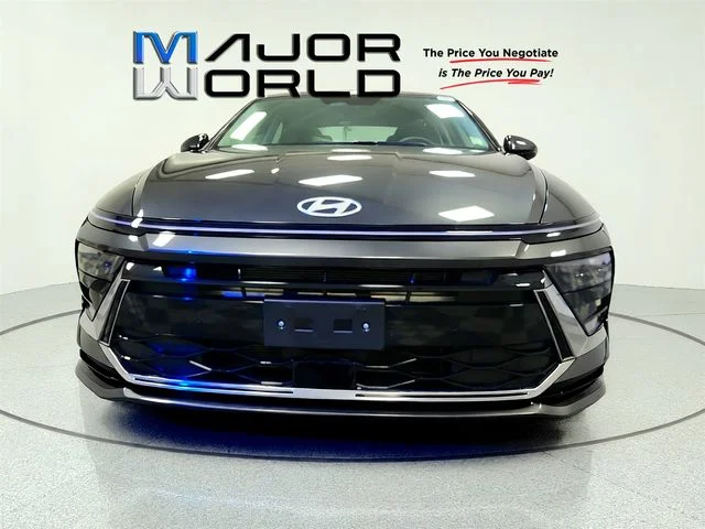 Used 2025 Gray Hyundai SEL image 3