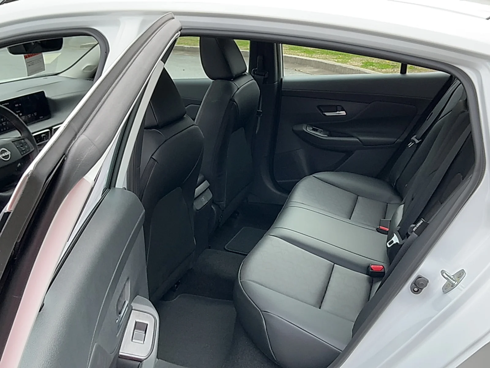 New 2026 Aspen White Tricoat Nissan SR image 15