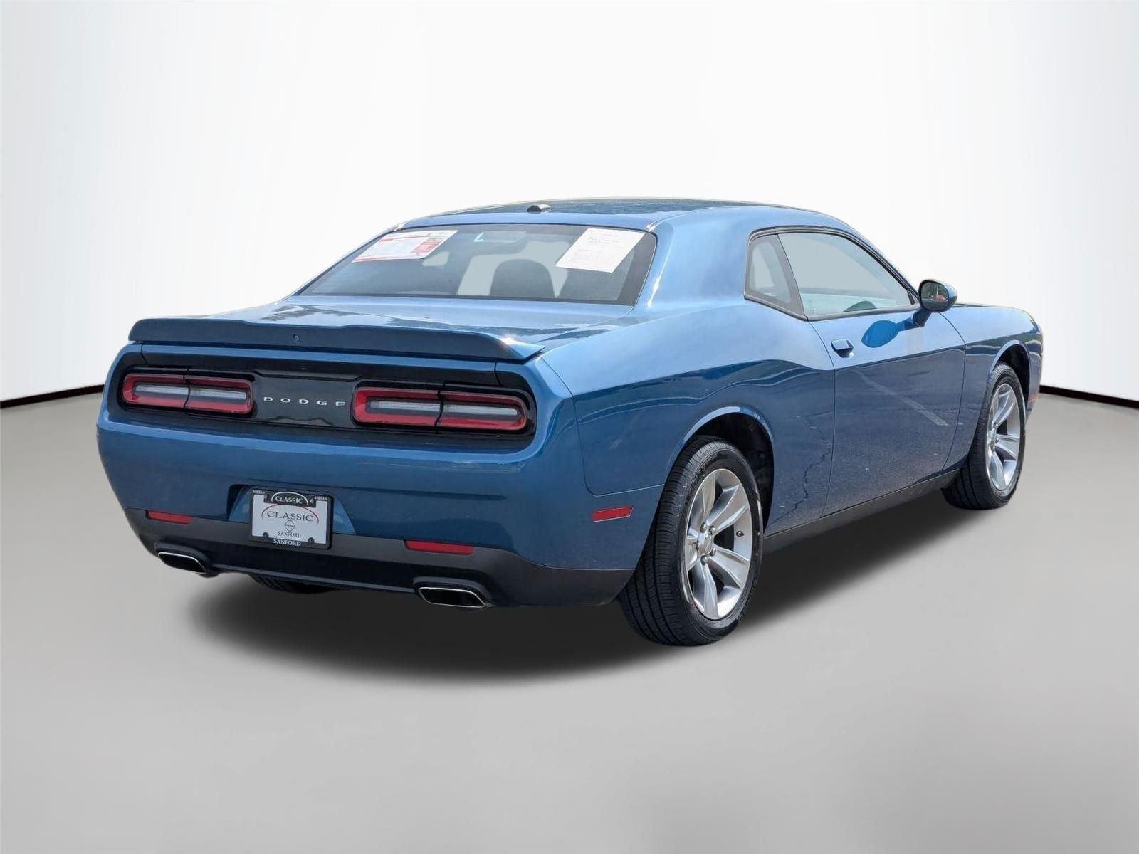 Used 2022 Frostbite Dodge SXT image 6