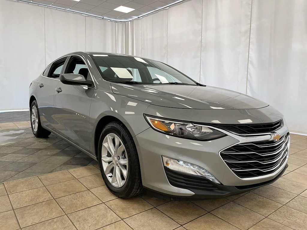 Used 2024 GRAY Chevrolet LT image 34