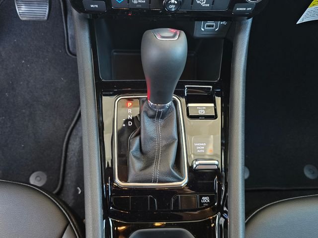 New 2026 Bright White Clearcoat Jeep Latitude image 14