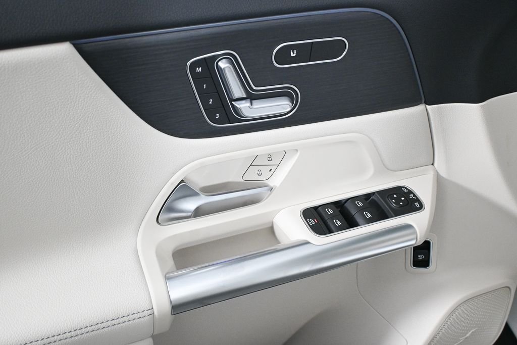 New 2026 Polar White Mercedes-Benz GLA 250 image 8