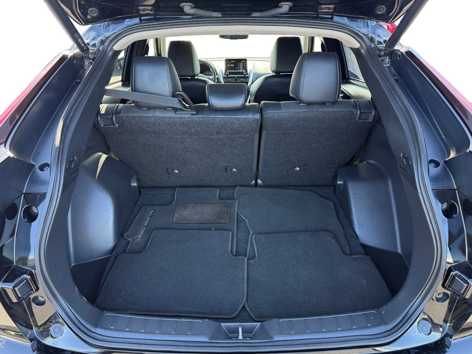 Used 2024 Lightning Blue Metallic Mitsubishi SE image 17