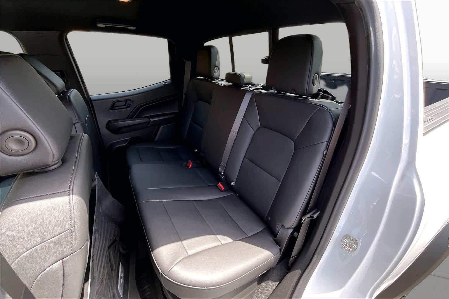Used 2025 Summit White Chevrolet 4WD Trail Boss image 25