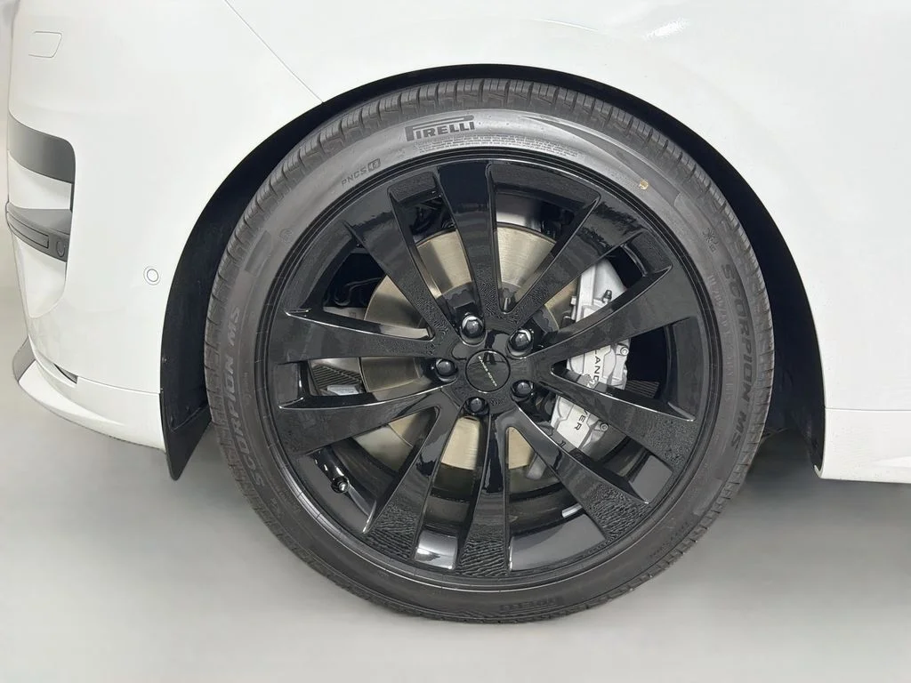 New 2026 Fuji White Land Rover Dynamic SE image 33
