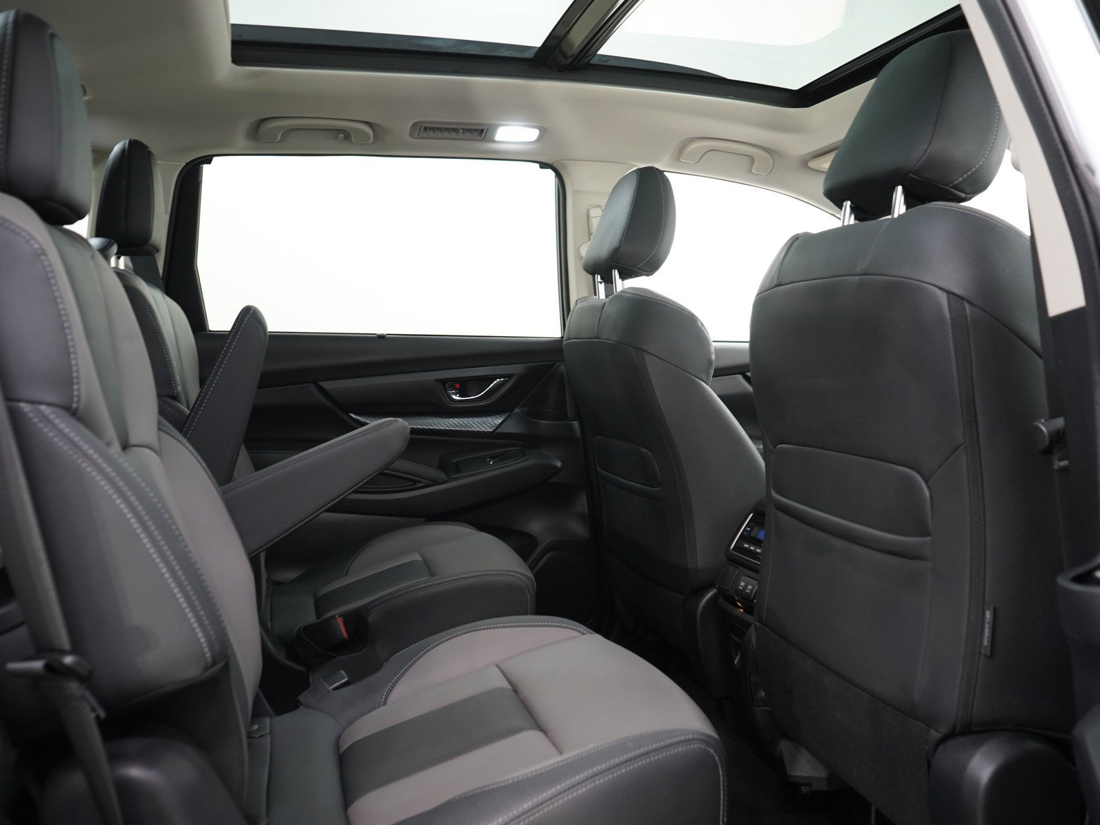 Used 2022 Ice Silver Metallic Subaru Onyx Edition image 12
