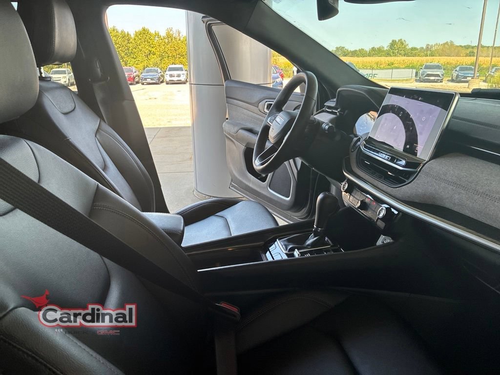 Used 2024 Gray Jeep Latitude Lux image 16