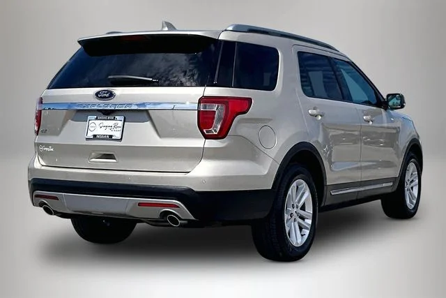 Used 2017 Gold Ford XLT image 5