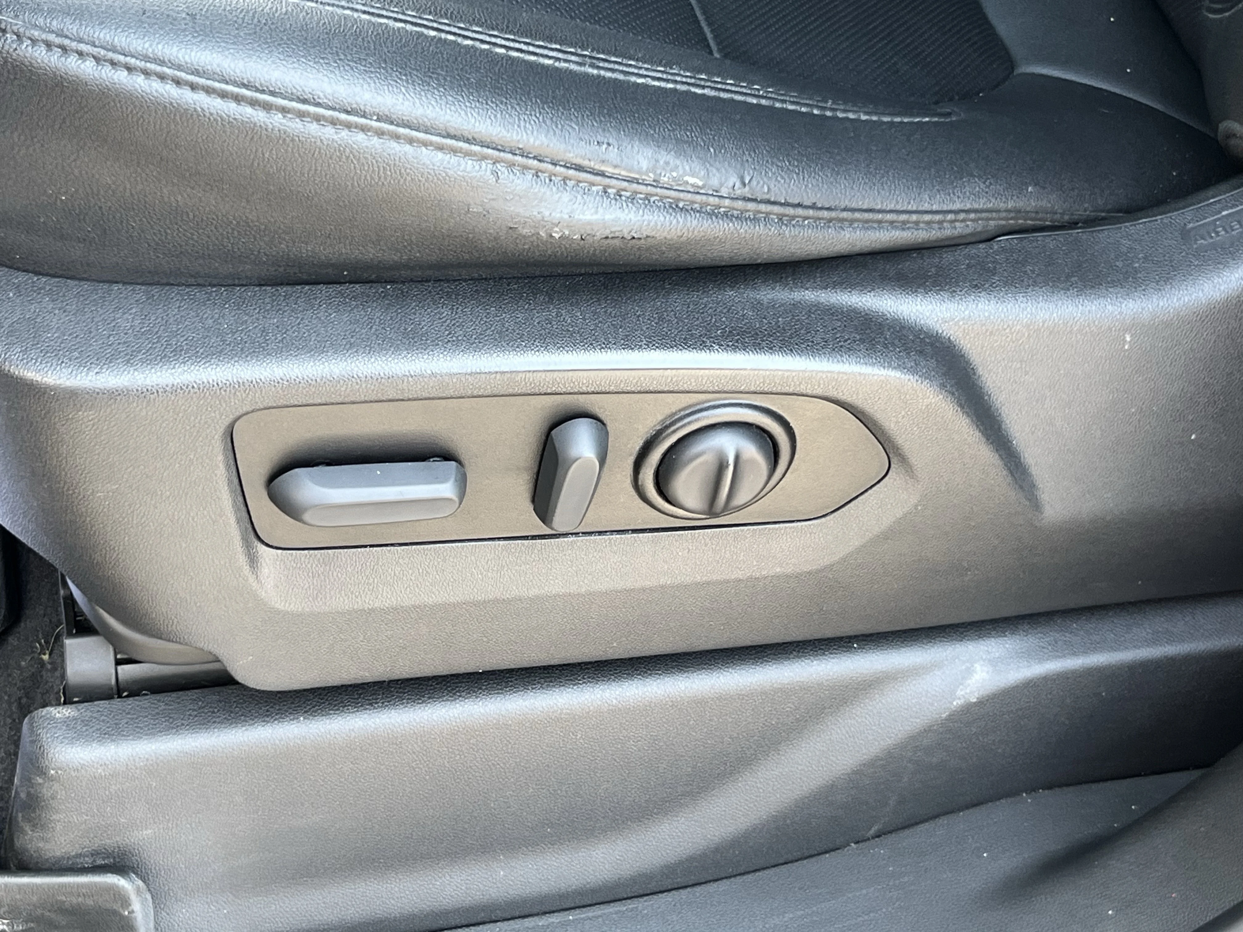 Used 2021 Steel Metallic GMC SLT image 17
