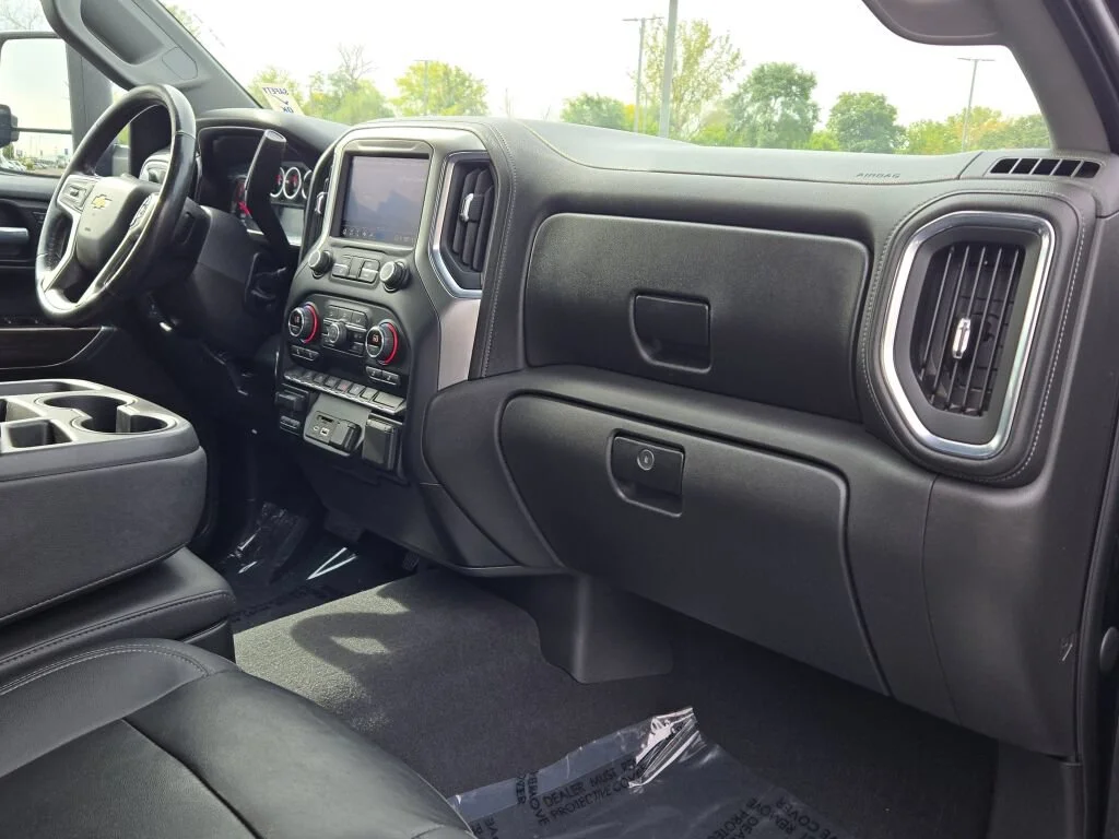 Used 2021 Black Chevrolet LT image 4